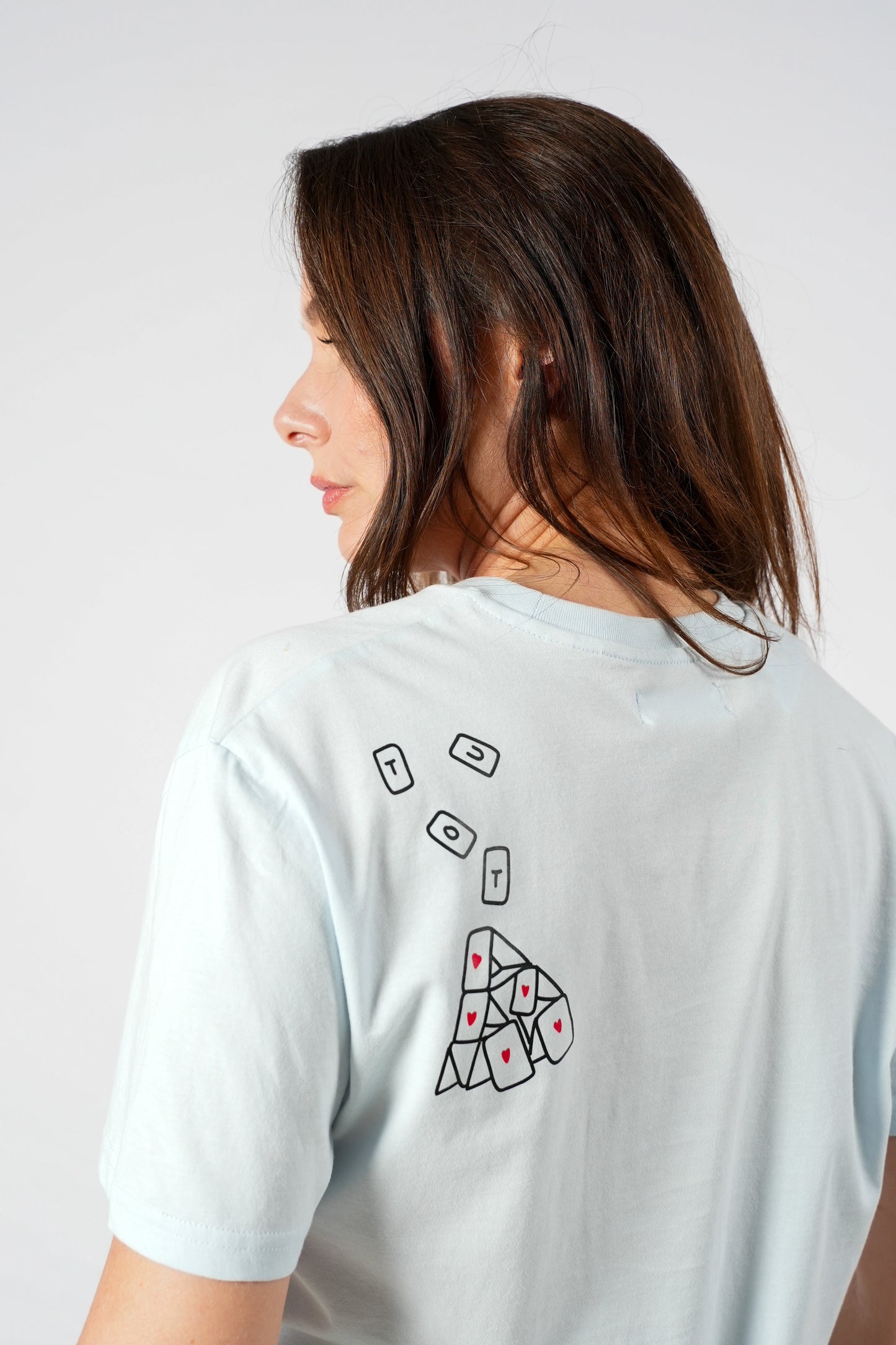 Tee-shirt cache cartes de la marque pourquoi parce que avec son visuel