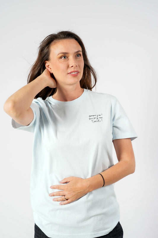tee-shirt cache cartes couleur turquoise de face de la marque pourquoi parce que 